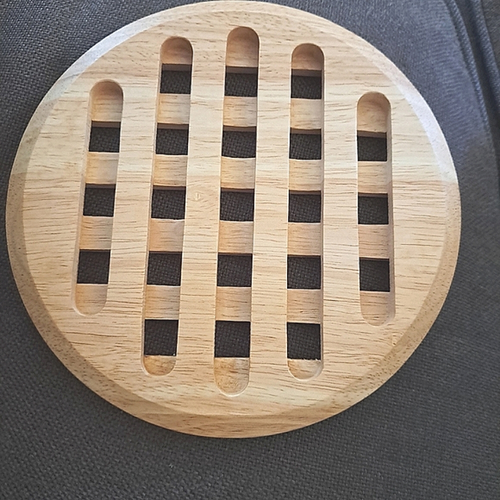 Wooden pot holder by Furio home.